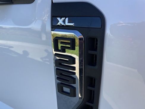 New 2026 Ford F250 XL w/ XL Chrome Package image 25