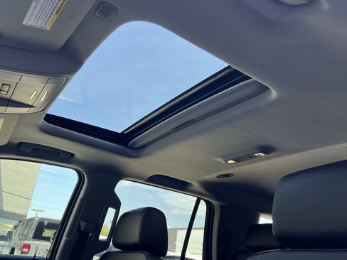 Used 2019 GMC Yukon SLT AWD/4WD image 16