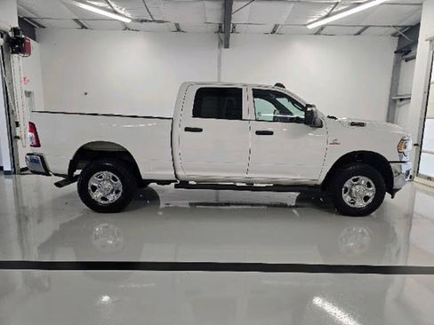 Used 2024 RAM 2500 Tradesman w/ Chrome Appearance Group AWD/4WD image 9
