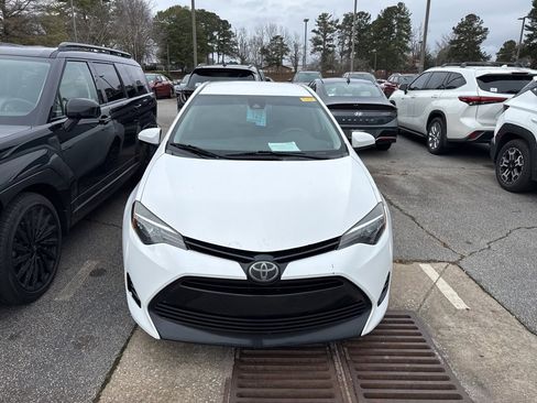 Used 2018 Toyota Corolla L image 2