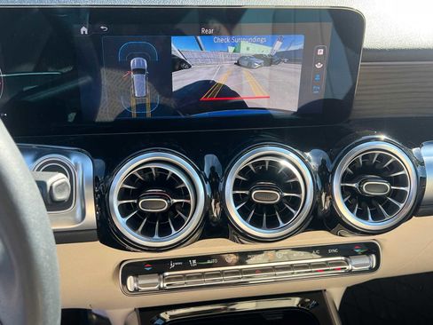 Used 2025 Mercedes-Benz GLB 250 image 17