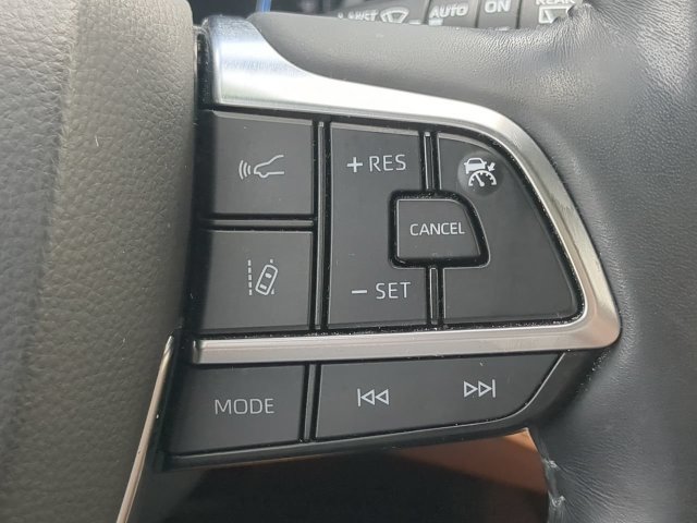 Certified 2020 Toyota Highlander Platinum AWD/4WD image 29