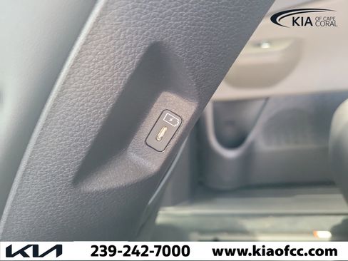 New 2026 Kia Carnival EX FWD image 17
