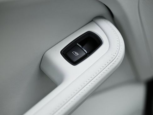 New 2026 Porsche Macan image 27