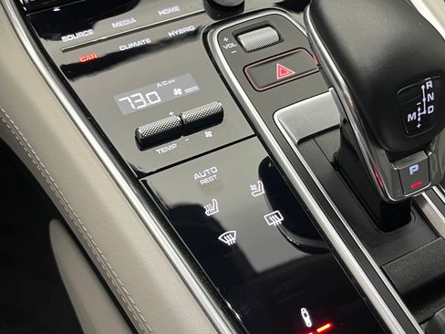 Used 2019 Porsche Panamera 4 image 16