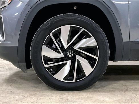 Used 2025 Volkswagen Atlas SE AWD/4WD image 9