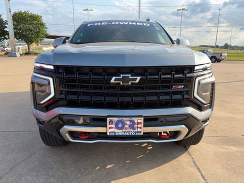 Used 2025 Chevrolet Suburban Z71 AWD/4WD image 3