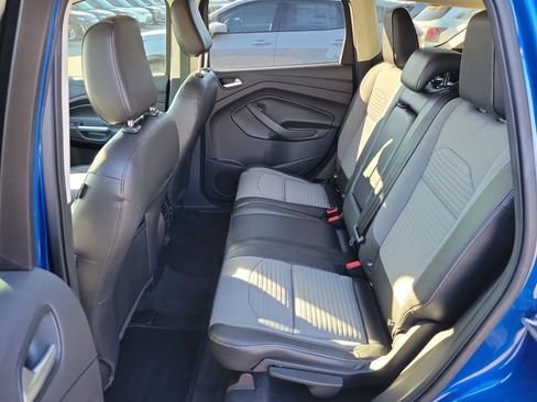 Used 2018 Ford Escape SE w/ SE Sport Appearance Package image 15