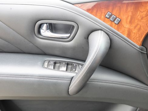 Used 2017 INFINITI QX80 2WD w/ Deluxe Technology Package image 12