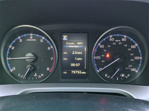 Used 2018 Toyota RAV4 LE image 25