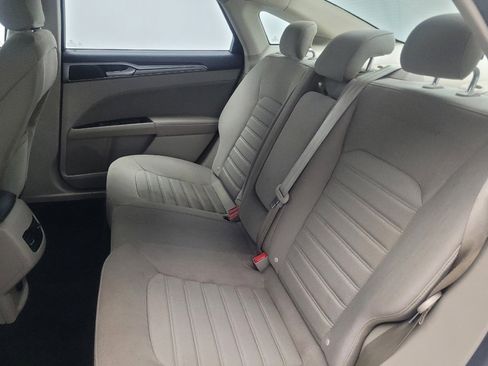 Used 2019 Ford Fusion SE image 18