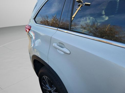 Used 2018 Toyota Highlander LE image 14