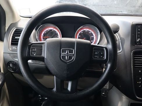 Used 2019 Dodge Grand Caravan SE image 23