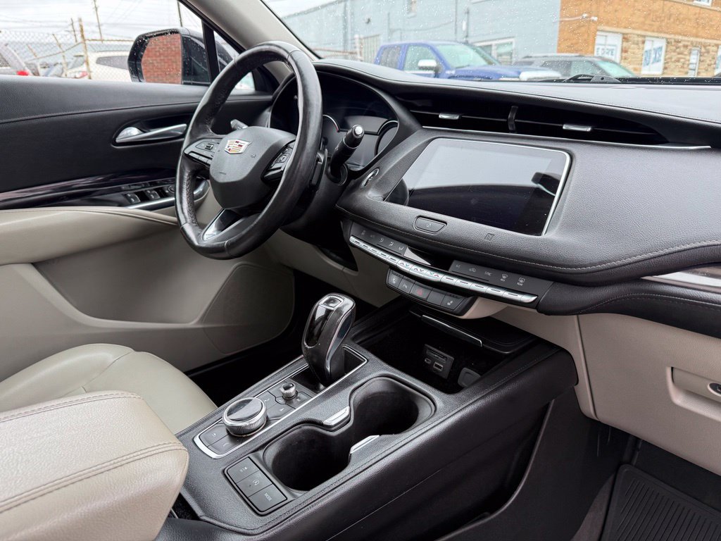 Used 2019 Cadillac XT4 Luxury w/ Cold Weather Package AWD/4WD image 29