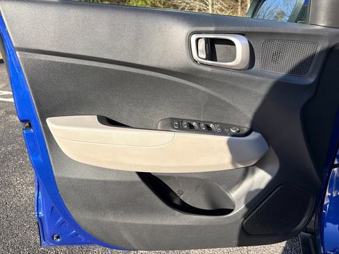 Used 2025 Hyundai Venue SEL image 15