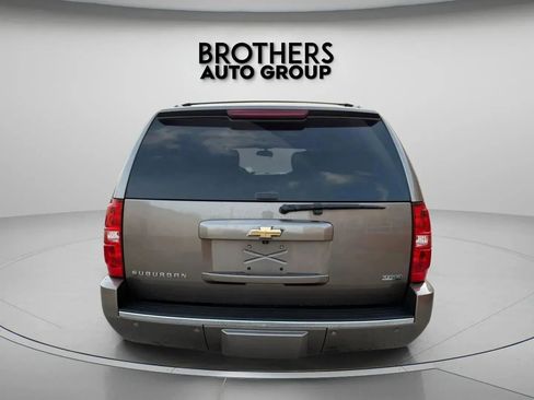 Used 2011 Chevrolet Suburban LTZ image 6