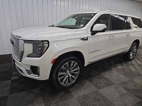 Used 2021 GMC Yukon XL Denali w/ Denali Premium Package AWD/4WD image 8