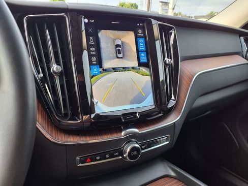 Certified 2024 Volvo XC60 B5 Plus AWD/4WD image 29