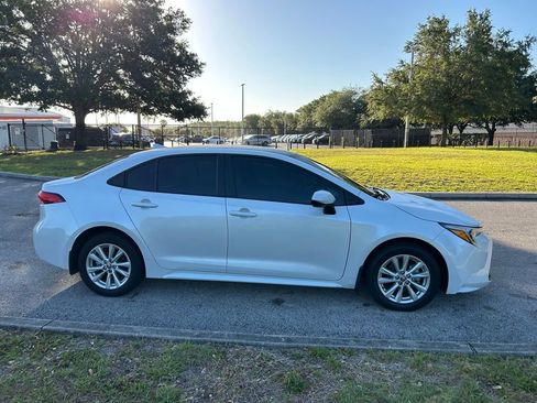 Used 2024 Toyota Corolla LE w/ LE Convenience Package FWD image 6