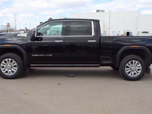 Certified 2023 GMC Sierra 2500 Denali w/ Denali Ultimate Package AWD/4WD image 4