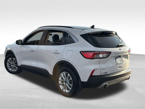 Used 2020 Ford Escape SE image 5