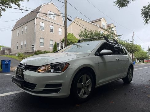 Used 2017 Volkswagen Golf Wolfsburg Edition FWD image 1