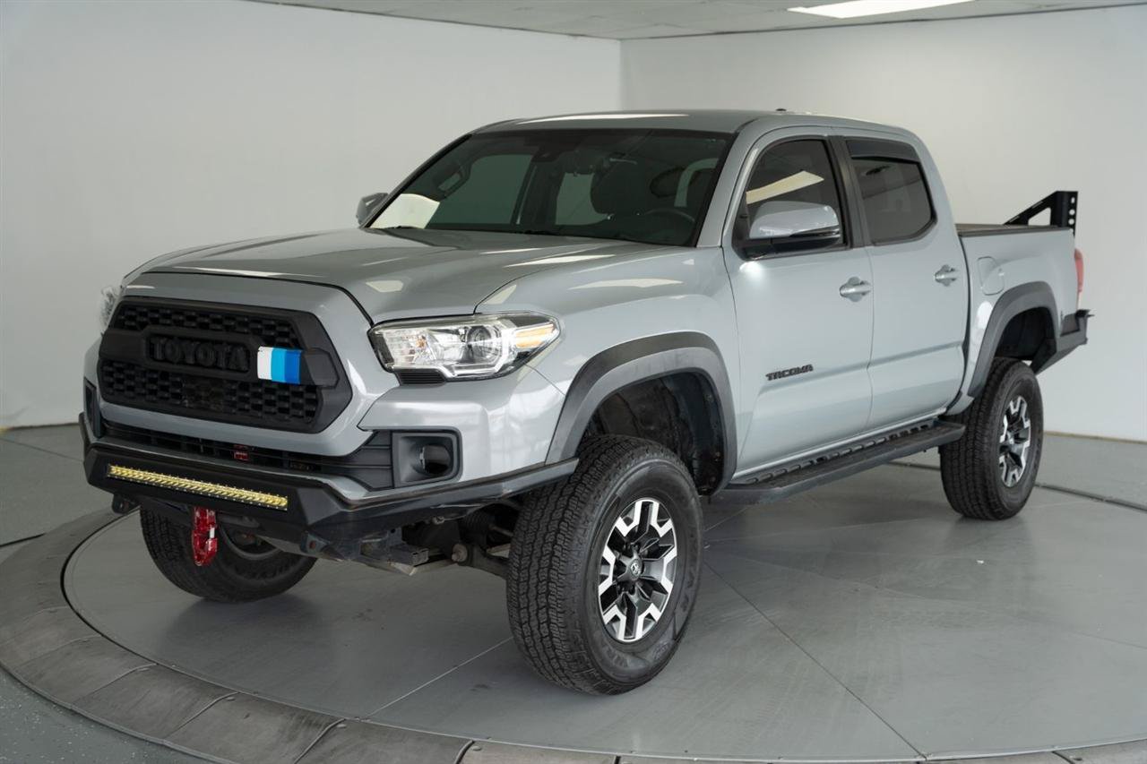 Used 2019 Toyota Tacoma TRD Off-Road AWD/4WD image 3