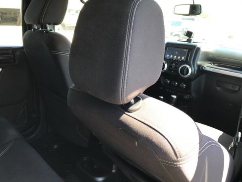 Used 2013 Jeep Wrangler Unlimited Sahara w/ Connectivity Group AWD/4WD image 17