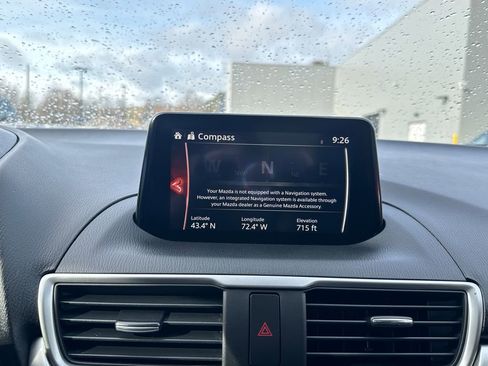 Used 2018 MAZDA MAZDA3 Touring image 11