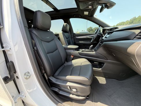 Used 2024 Cadillac XT6 Luxury FWD image 10