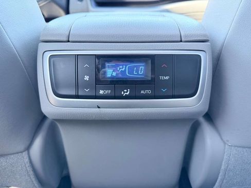 Used 2019 Toyota Highlander XLE AWD/4WD image 37