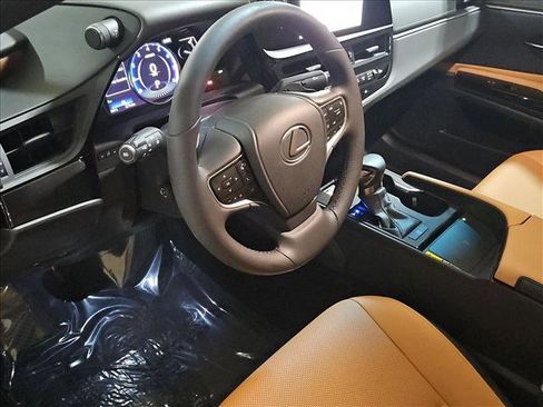 Used 2023 Lexus ES 350 w/ Premium Package image 10