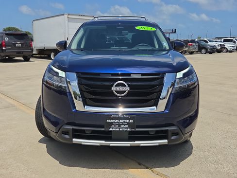 Used 2024 Nissan Pathfinder Platinum w/ Cargo Package FWD image 2