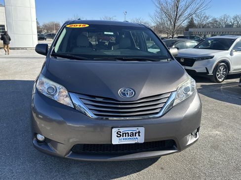 Used 2015 Toyota Sienna XLE image 2