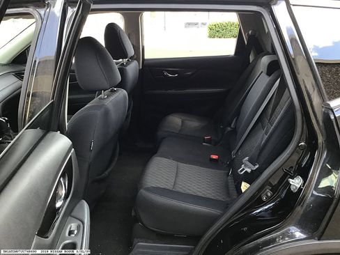 Used 2018 Nissan Rogue SV AWD/4WD image 9