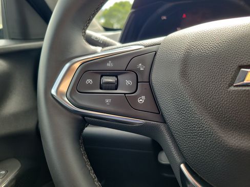 Used 2025 Chevrolet Trax LT w/ LT Convenience Package FWD image 21