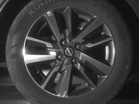 Used 2025 Nissan Versa SV image 15