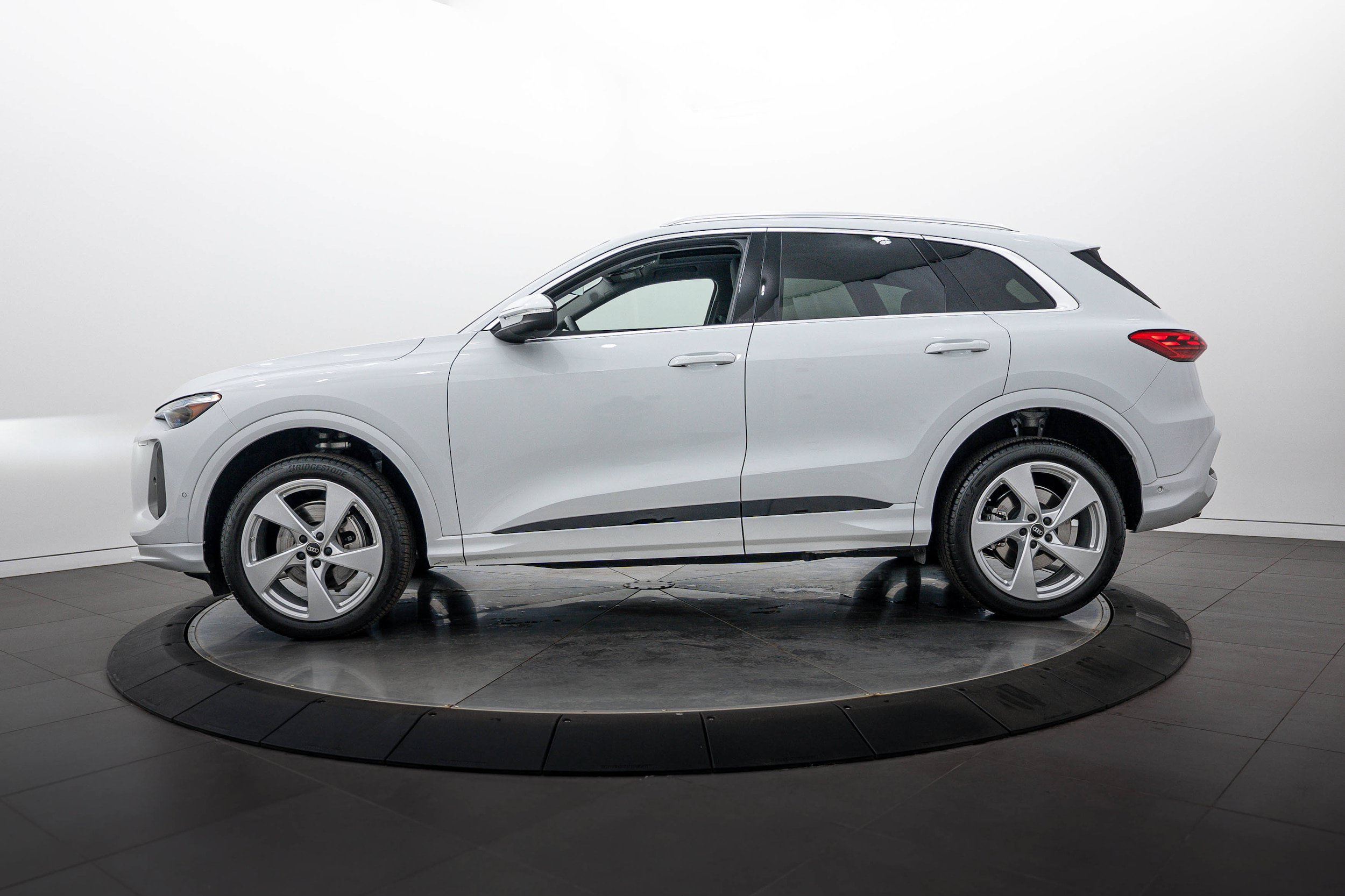Used 2025 Audi Q5 Premium Plus AWD/4WD image 7