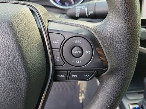 Used 2020 Toyota Camry LE image 20