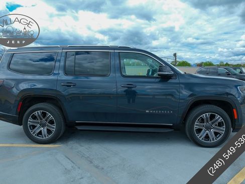 Used 2024 Jeep Wagoneer 4WD w/ Premium Group I image 2