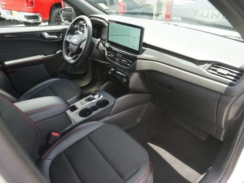 Used 2025 Ford Escape ST-Line w/ Tech Pack #1 FWD image 17