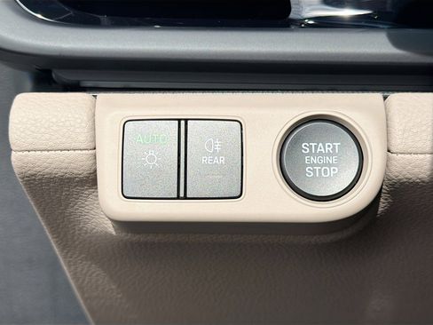 Used 2025 Porsche Panamera 4 image 36