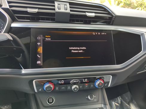 Certified 2025 Audi Q3 2.0T Premium w/ Convenience Package image 23