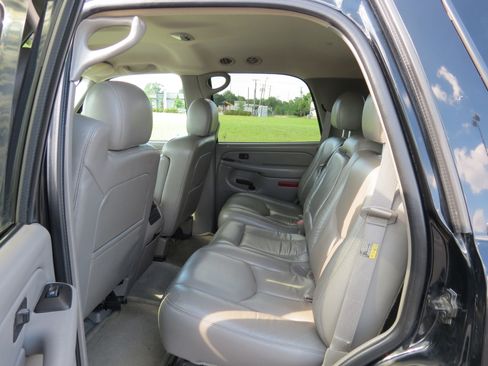 Used 2004 Chevrolet Tahoe LT w/ LT Preferred Equipment Group RWD image 24