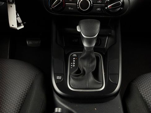 Used 2025 Kia Soul LX w/ LX Technology Package FWD image 21