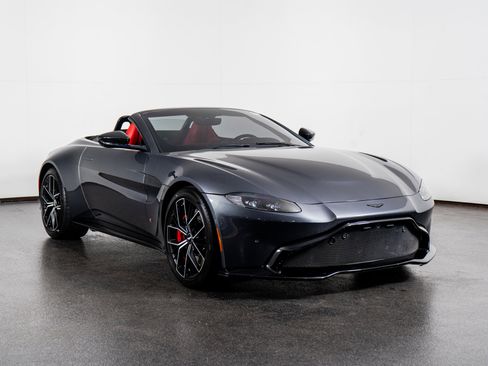 Used 2021 Aston Martin V8 Vantage Convertible image 4