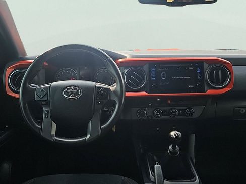 Used 2017 Toyota Tacoma TRD Sport AWD/4WD image 14