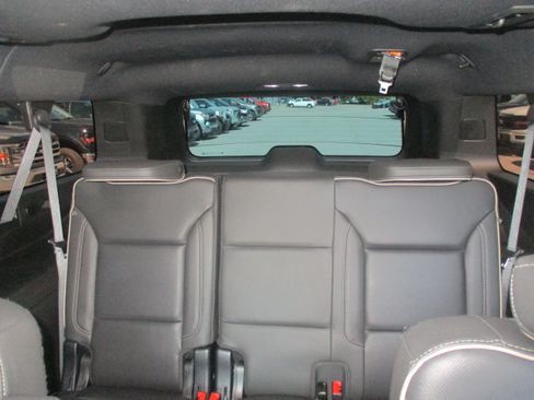 Used 2023 GMC Yukon XL SLT w/ SLT Luxury Package AWD/4WD image 13