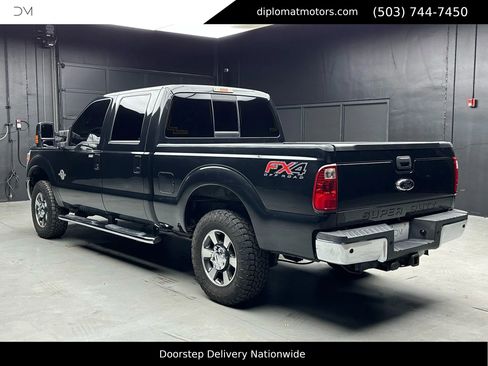Used 2013 Ford F250 Lariat w/ Lariat Interior Pkg image 3