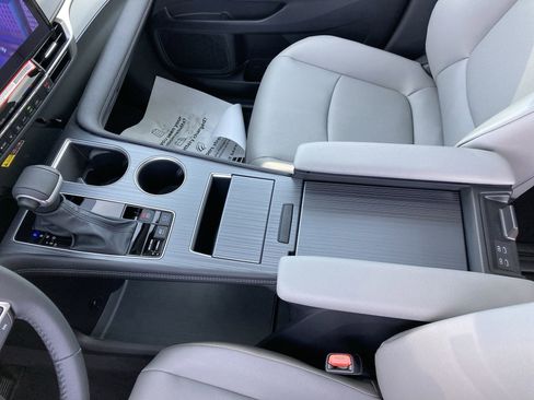 Certified 2025 Toyota Sienna XLE image 24